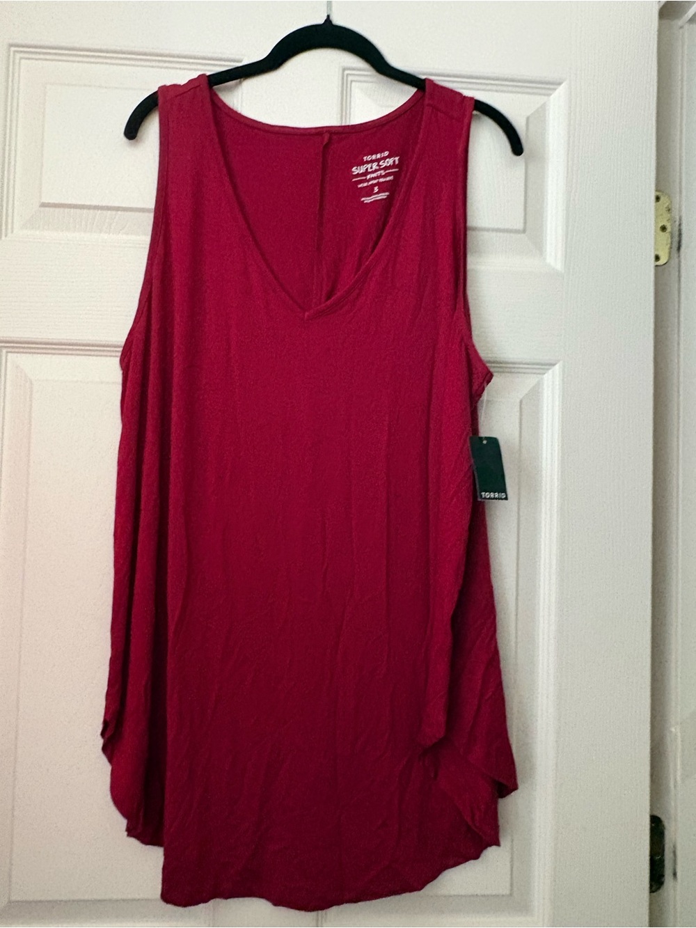 Torrid rumba red 4X original shirttail super soft v-neck tank